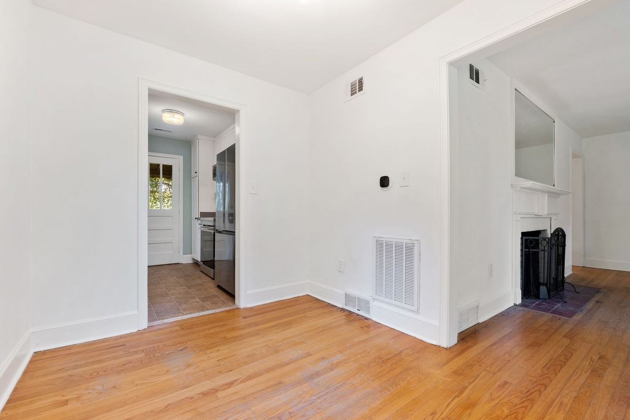 1811 Forest Rd - Photo 5 of 19