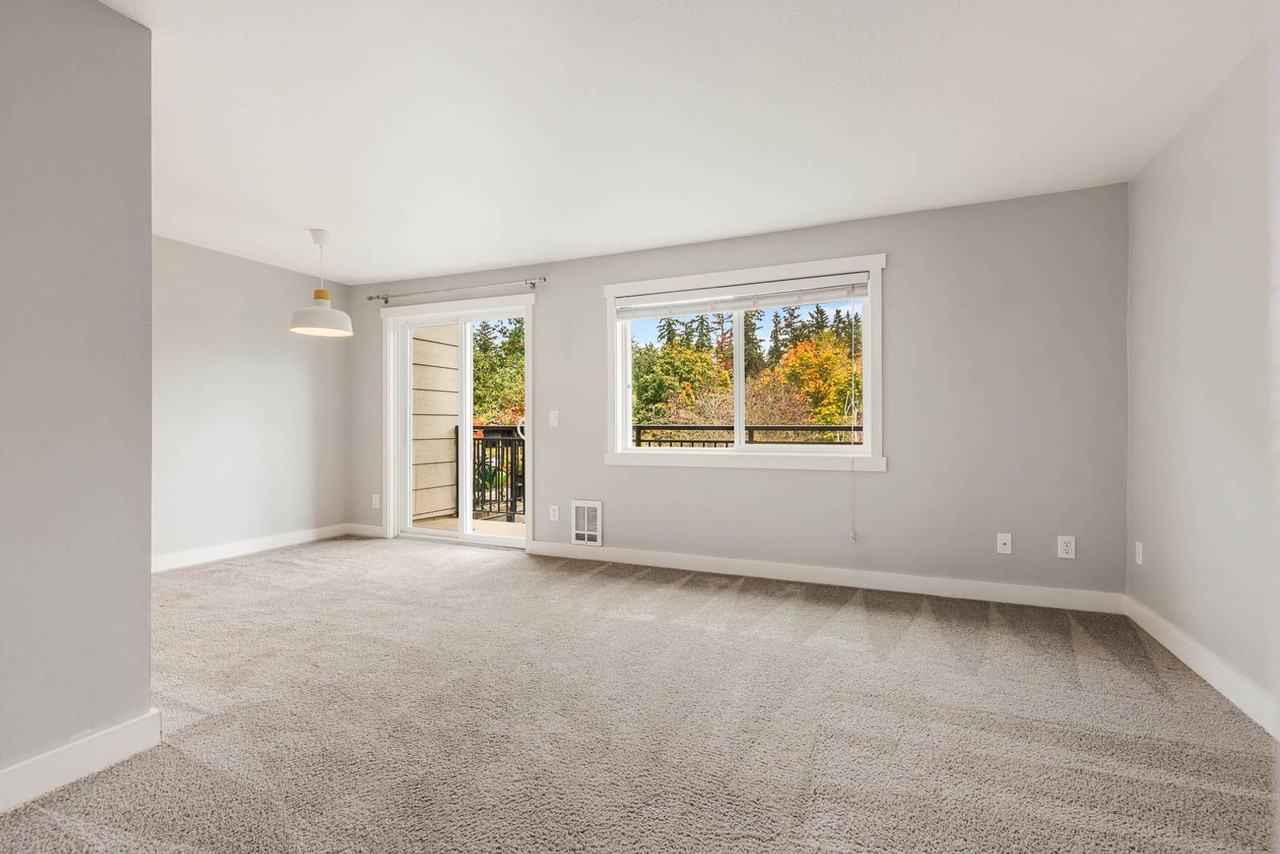 15827 Ne Leary Way - Photo 2 of 17
