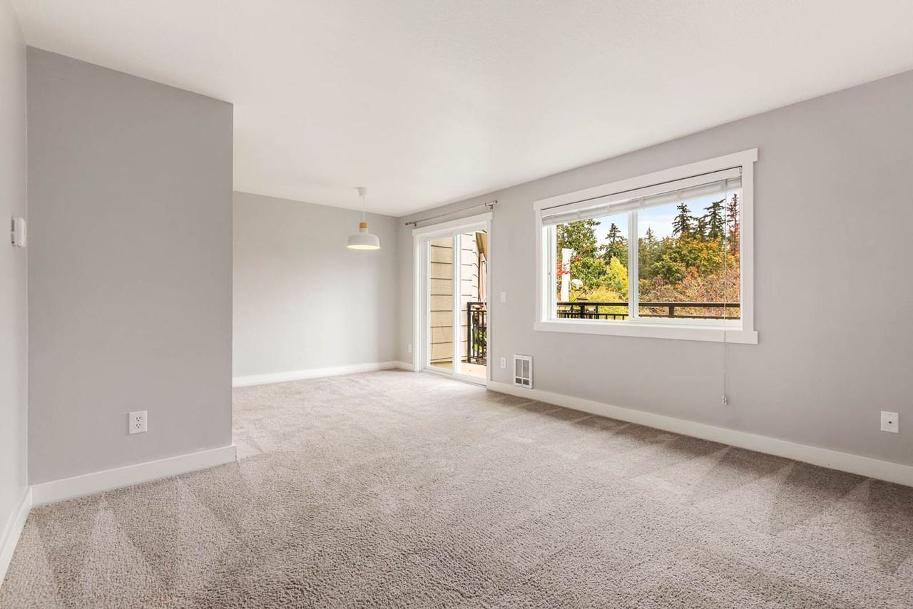 15827 Ne Leary Way - Photo 3 of 17