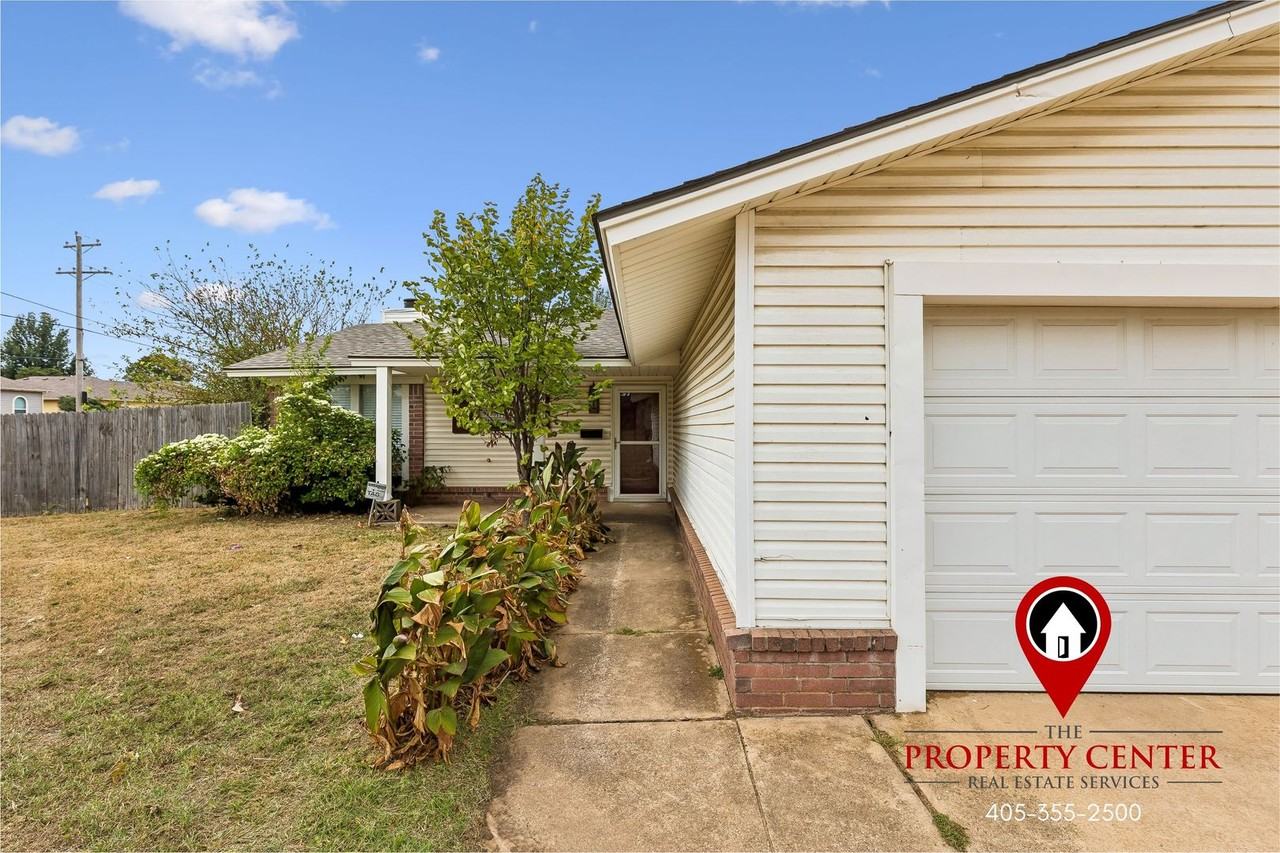 830 Douglas Dr - Photo 4 of 38