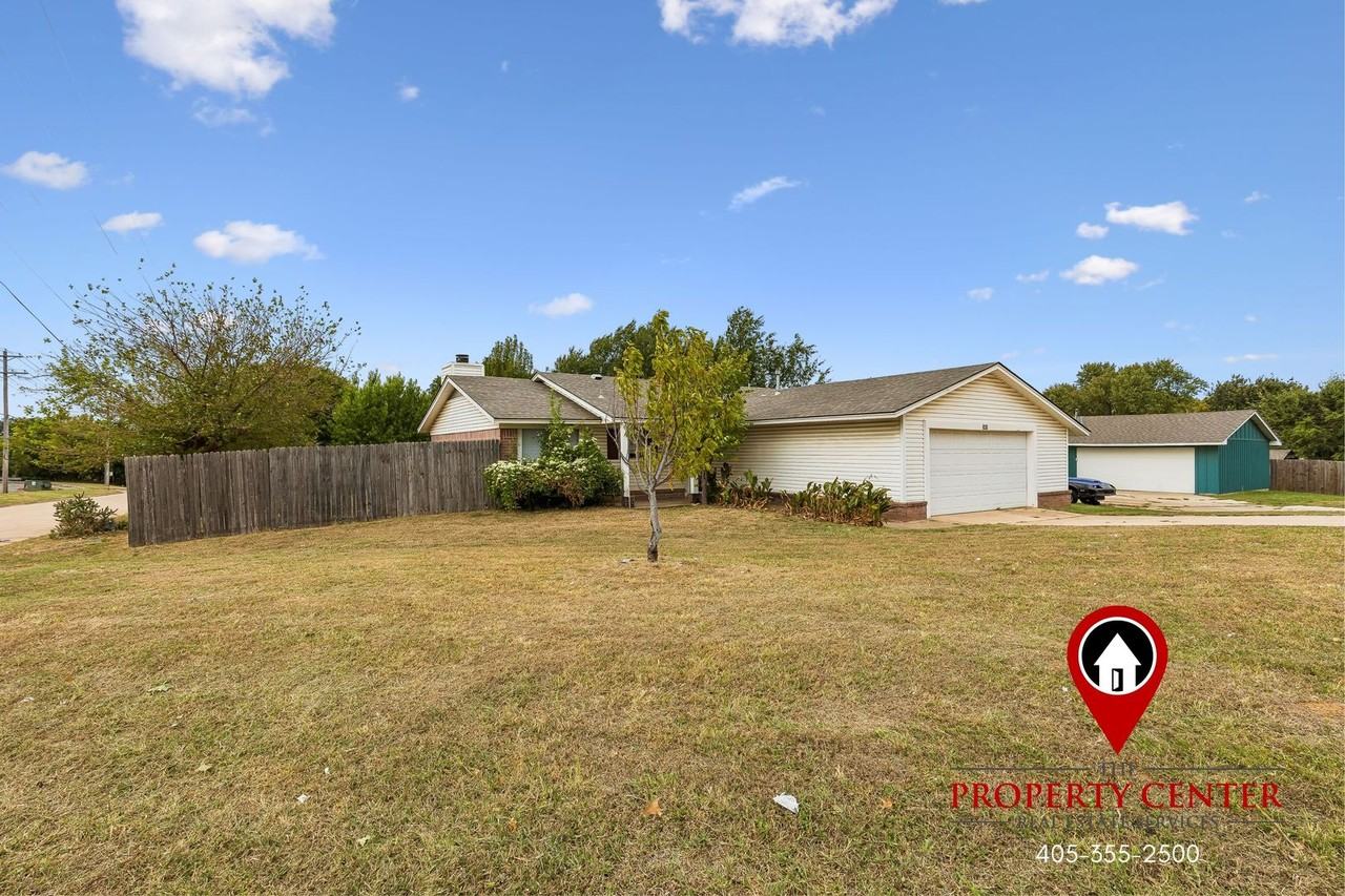 830 Douglas Dr - Photo 5 of 38