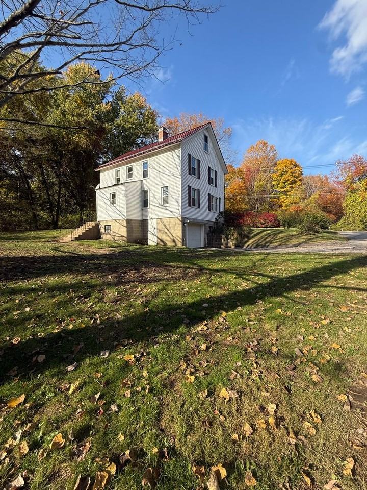 711 Old Hartford Rd - Photo 2 of 19