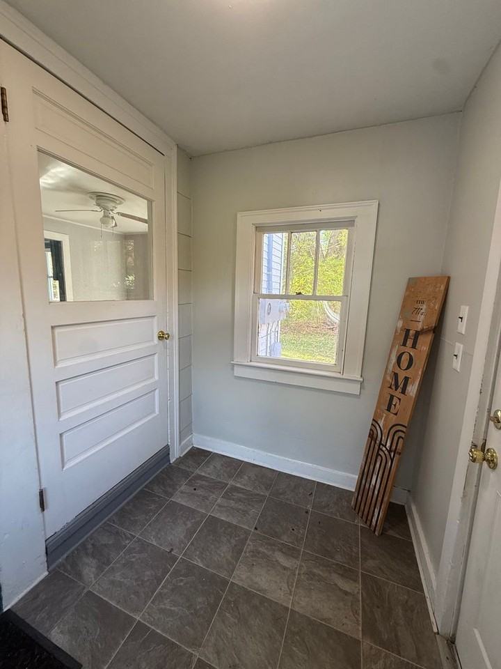 711 Old Hartford Rd - Photo 3 of 19