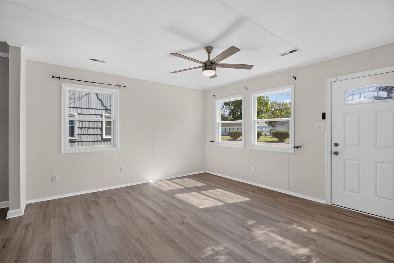 1803 Somerville Dr - Photo 2 of 12