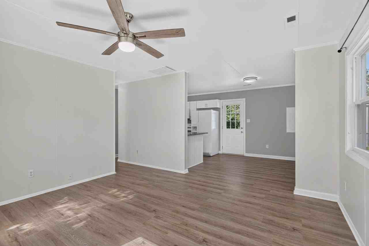 1803 Somerville Dr - Photo 3 of 12