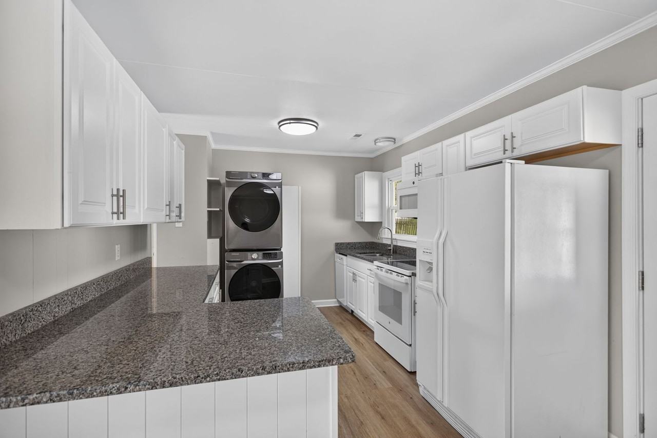 1803 Somerville Dr - Photo 5 of 12