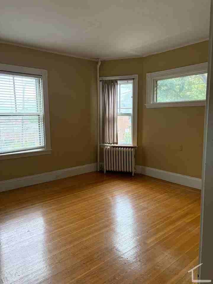 6 Woodstock Ave - Photo 4 of 8