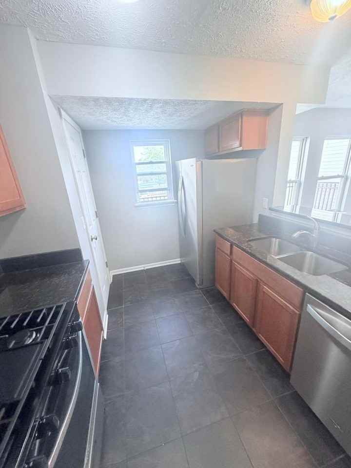 4052 Cedar Ave - Photo 3 of 49