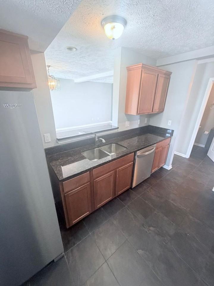 4052 Cedar Ave - Photo 4 of 49