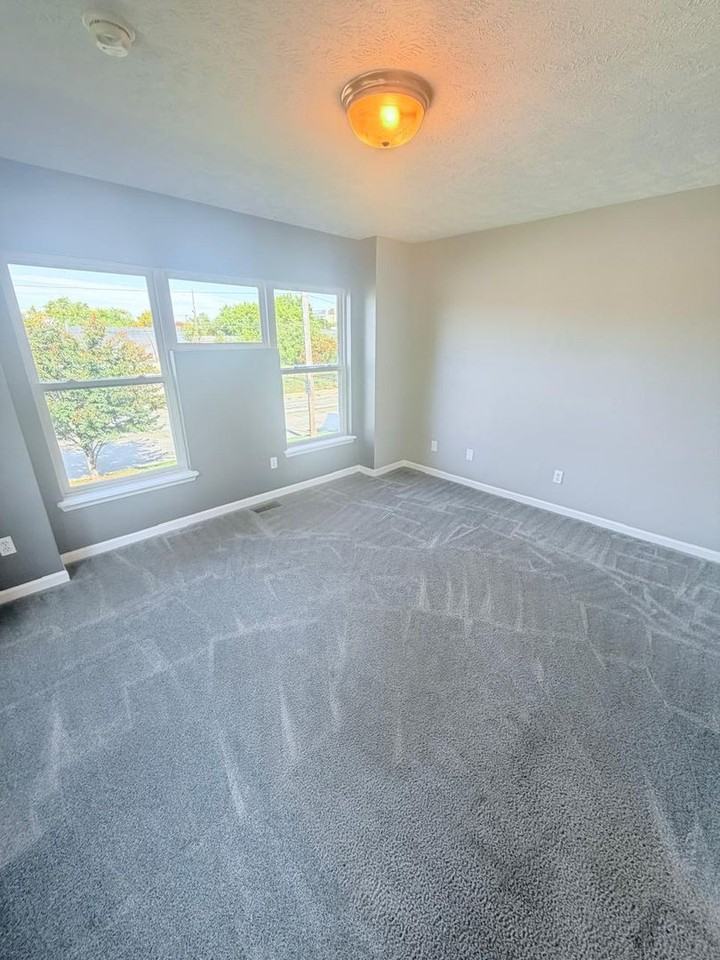 4052 Cedar Ave - Photo 5 of 49