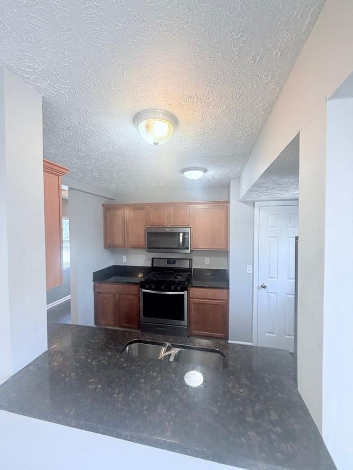 4052 Cedar Ave - Photo 6 of 49