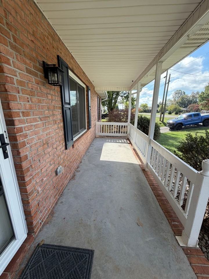 980 Claudette Dr - Photo 2 of 22
