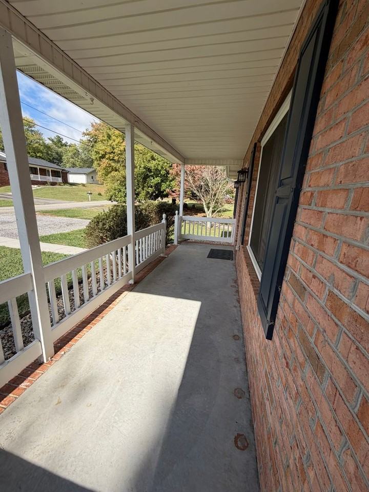 980 Claudette Dr - Photo 3 of 22