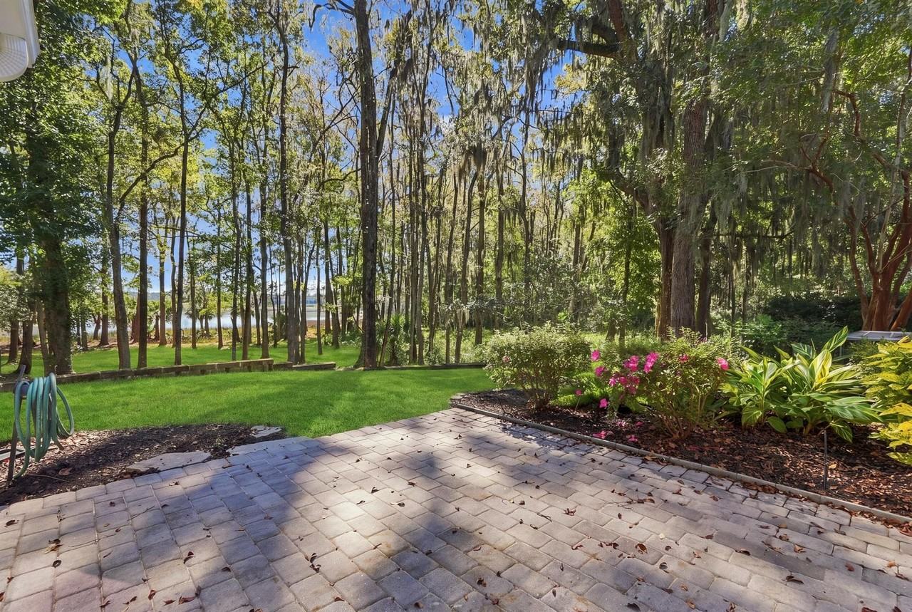 8 Haddington Ct - Photo 4 of 50