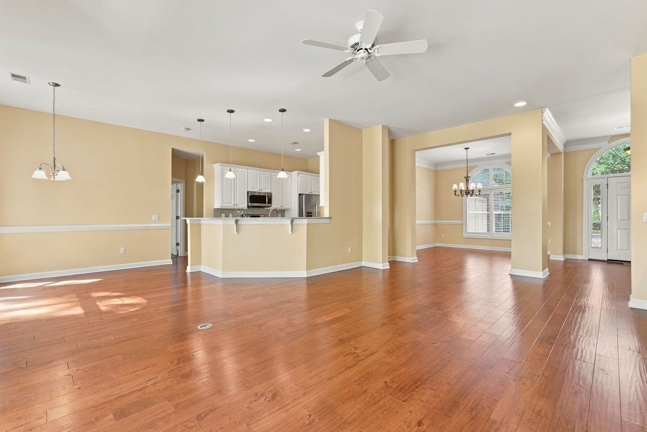 8 Haddington Ct - Photo 7 of 50