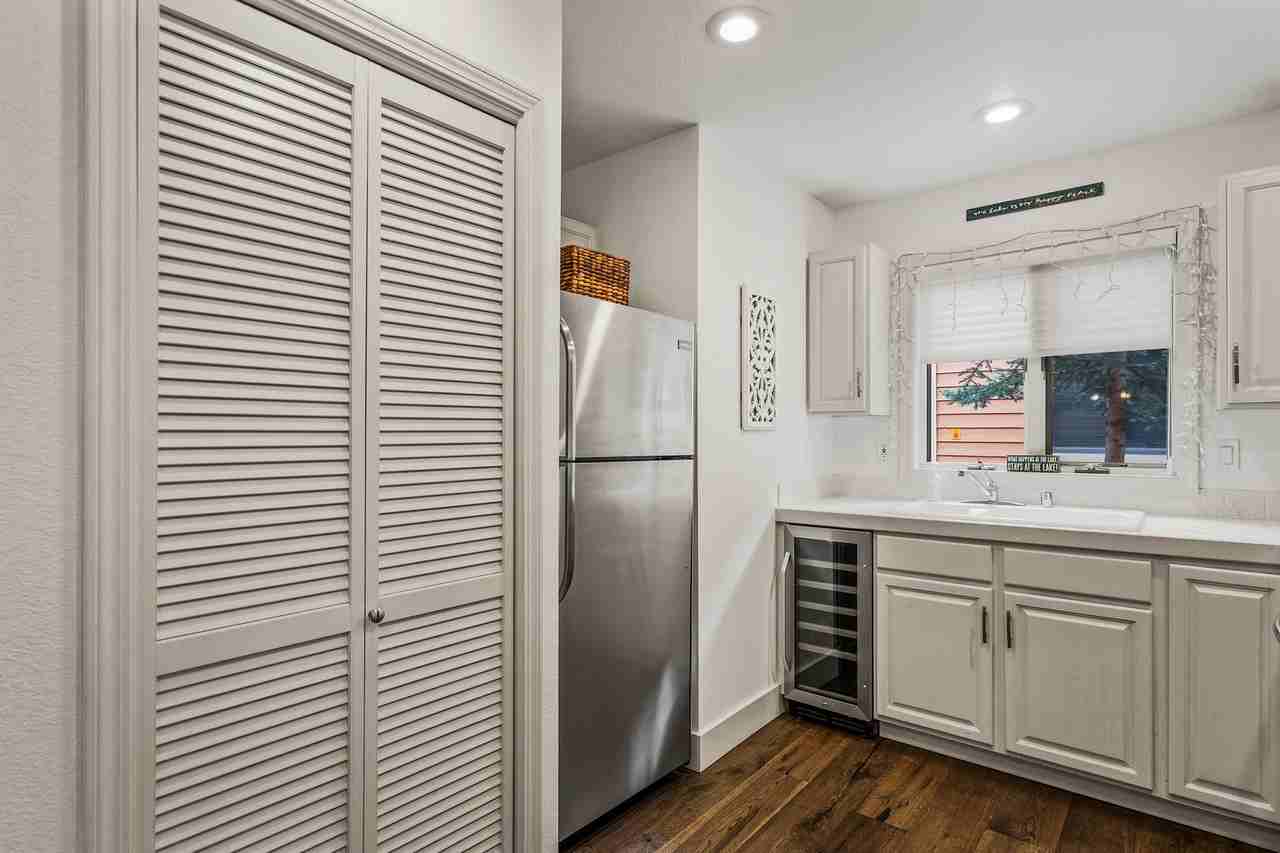 120 Village Blvd - Photo 6 of 18