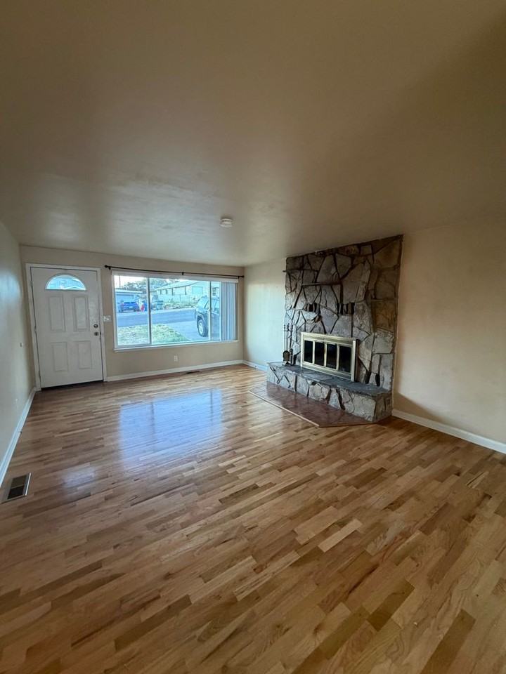 2430 Sw Nye Ave - Photo 2 of 18