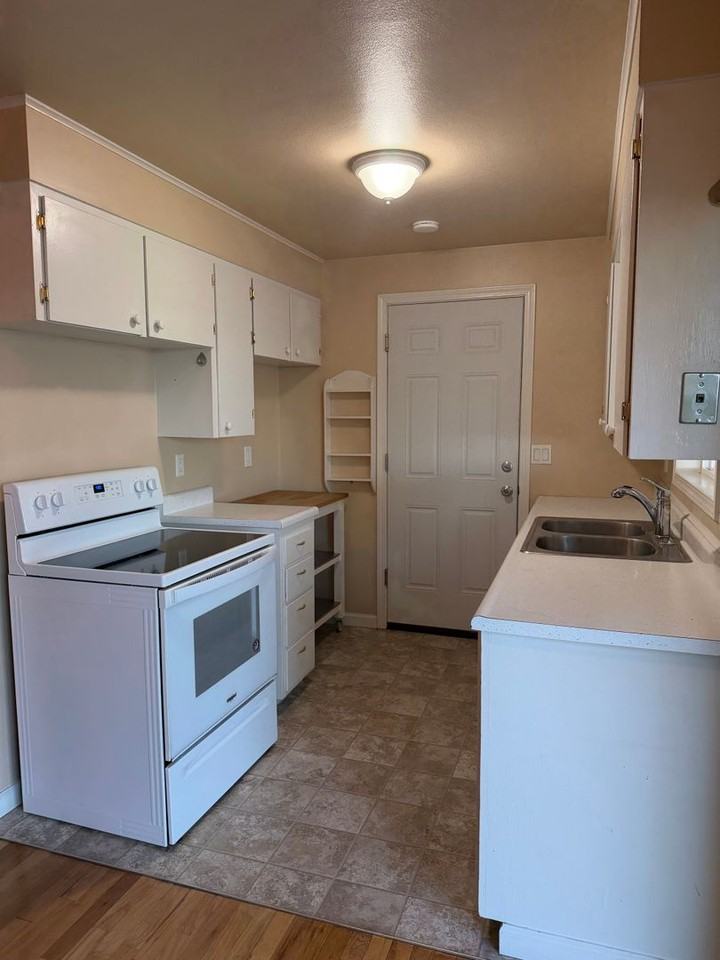 2430 Sw Nye Ave - Photo 4 of 18