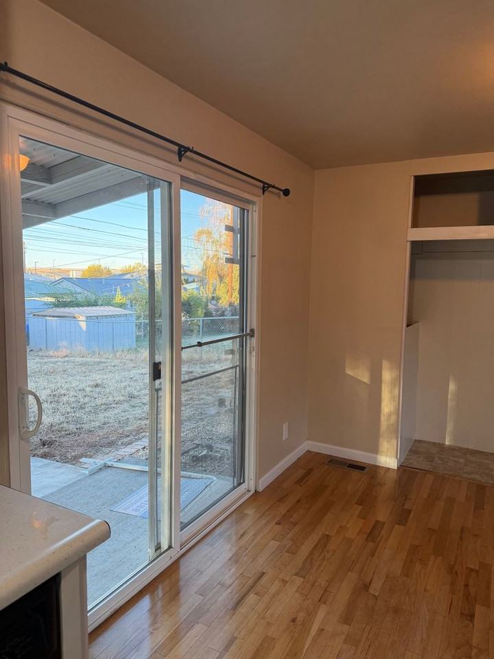 2430 Sw Nye Ave - Photo 7 of 18