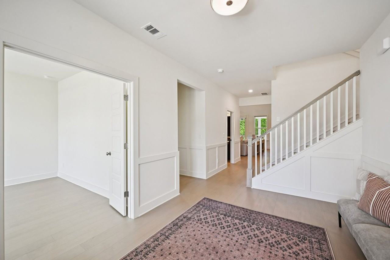 7945 Heritage Farm Ct - Photo 3 of 39