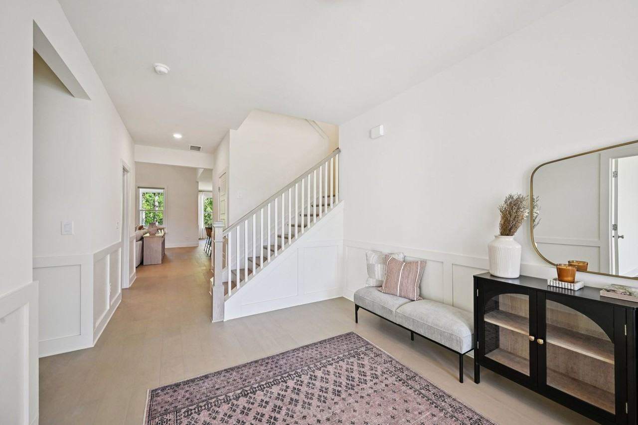 7945 Heritage Farm Ct - Photo 4 of 39