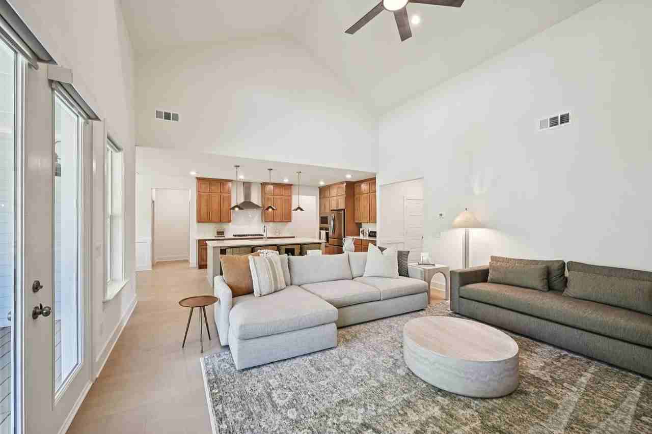 7945 Heritage Farm Ct - Photo 6 of 39