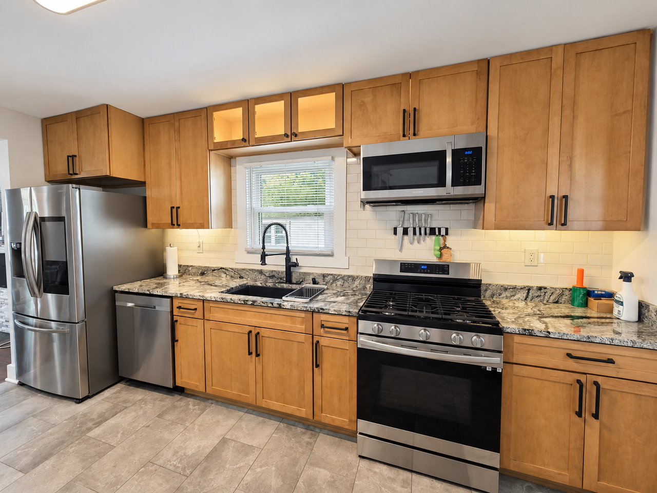 2341 Hawthorne Ave - Photo 3 of 16