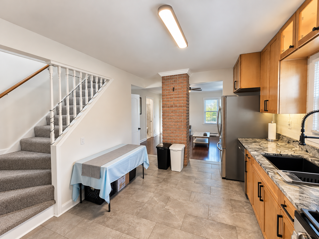 2341 Hawthorne Ave - Photo 4 of 16