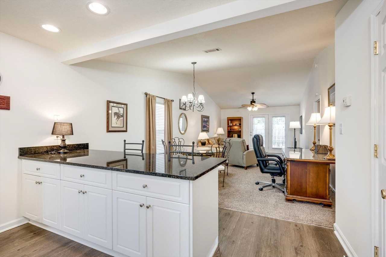 141 Portofino Ln Sw - Photo 2 of 24