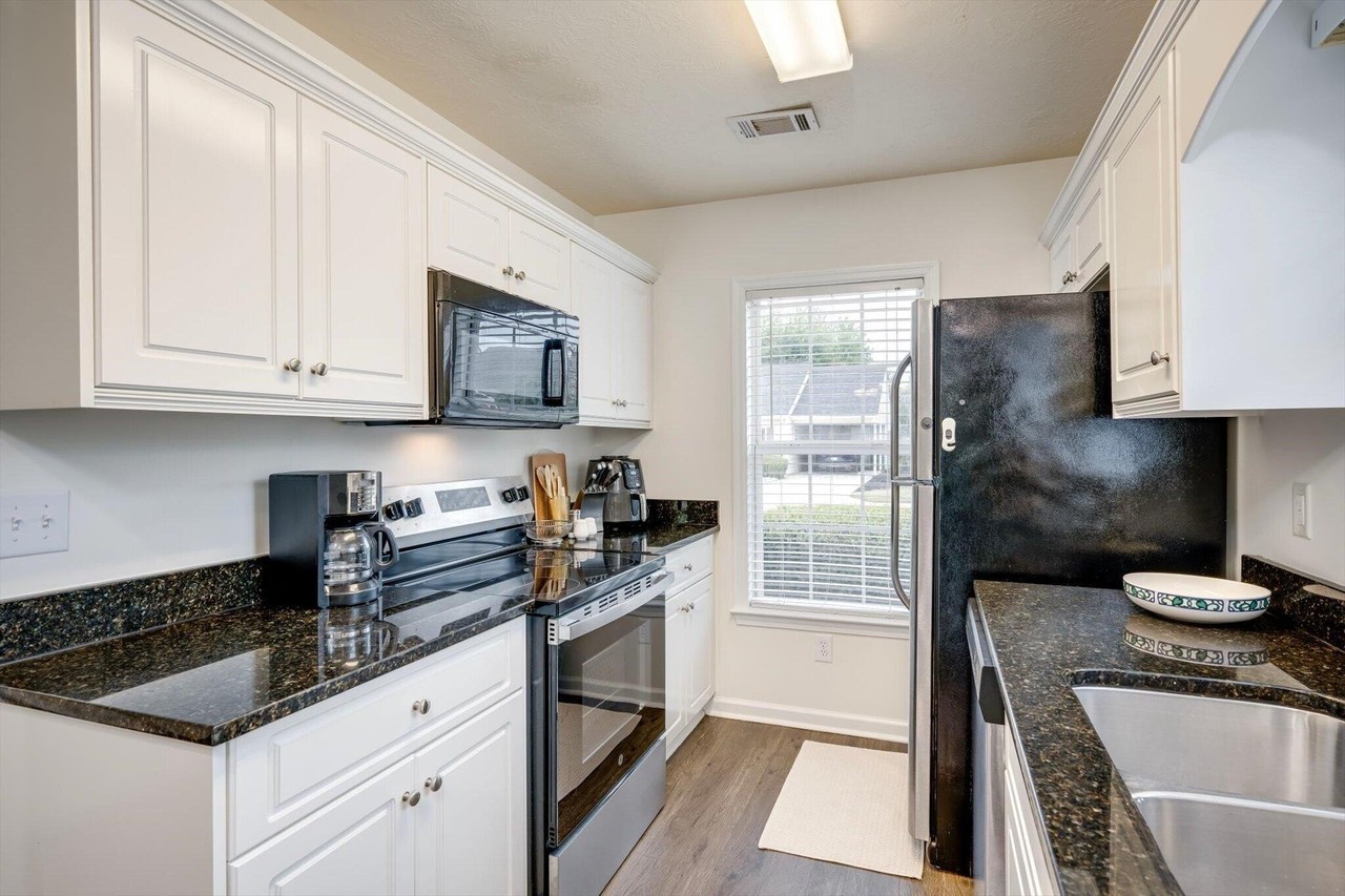 141 Portofino Ln Sw - Photo 4 of 24