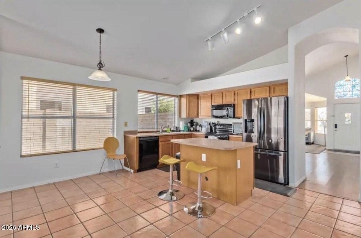 7942 W Kimberly Way - Photo 3 of 23
