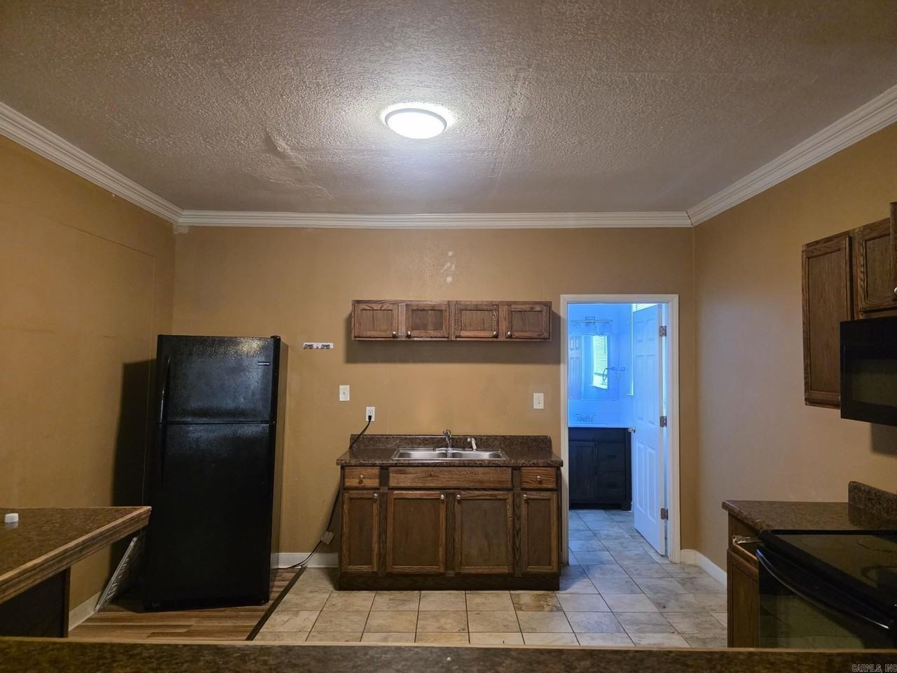 1210 Dennison St - Photo 4 of 10