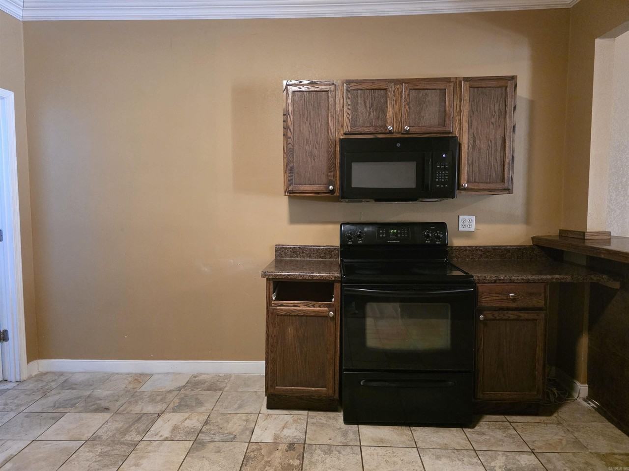 1210 Dennison St - Photo 5 of 10