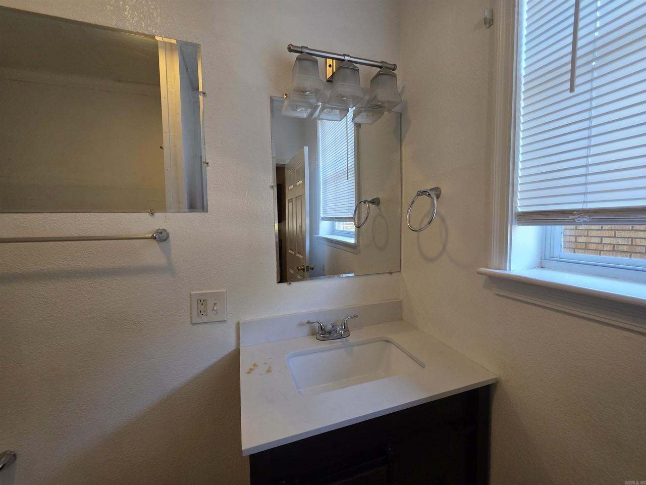 1210 Dennison St - Photo 7 of 10