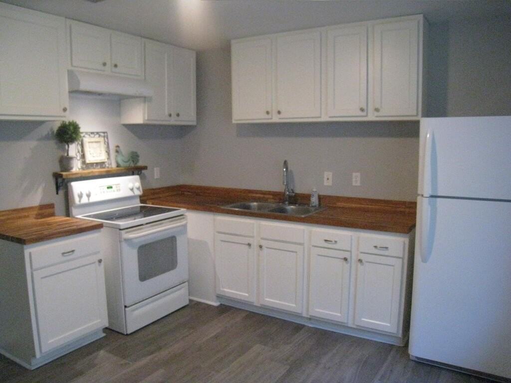 826 Englewood Dr - Photo 3 of 9