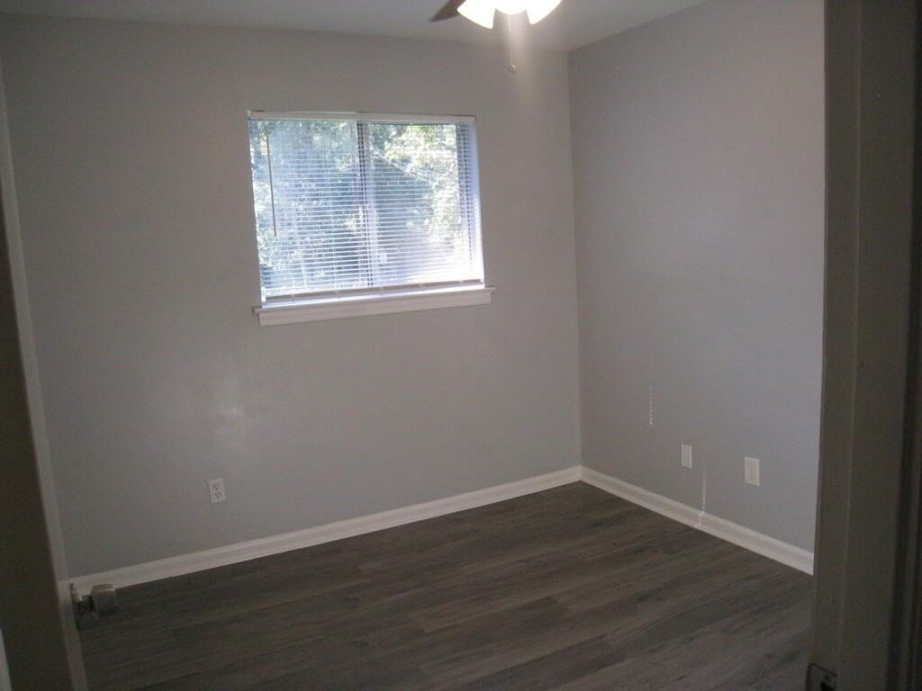 826 Englewood Dr - Photo 6 of 9
