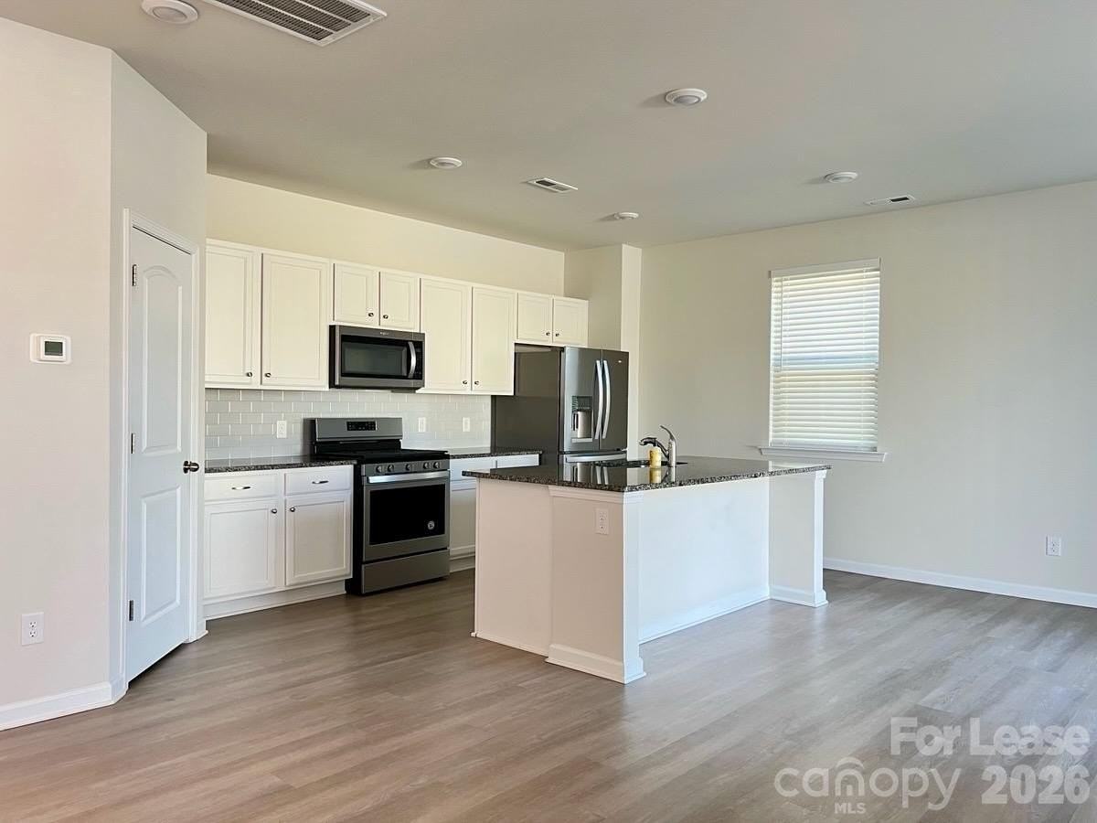 3018 Eastcott Ave - Photo 2 of 10