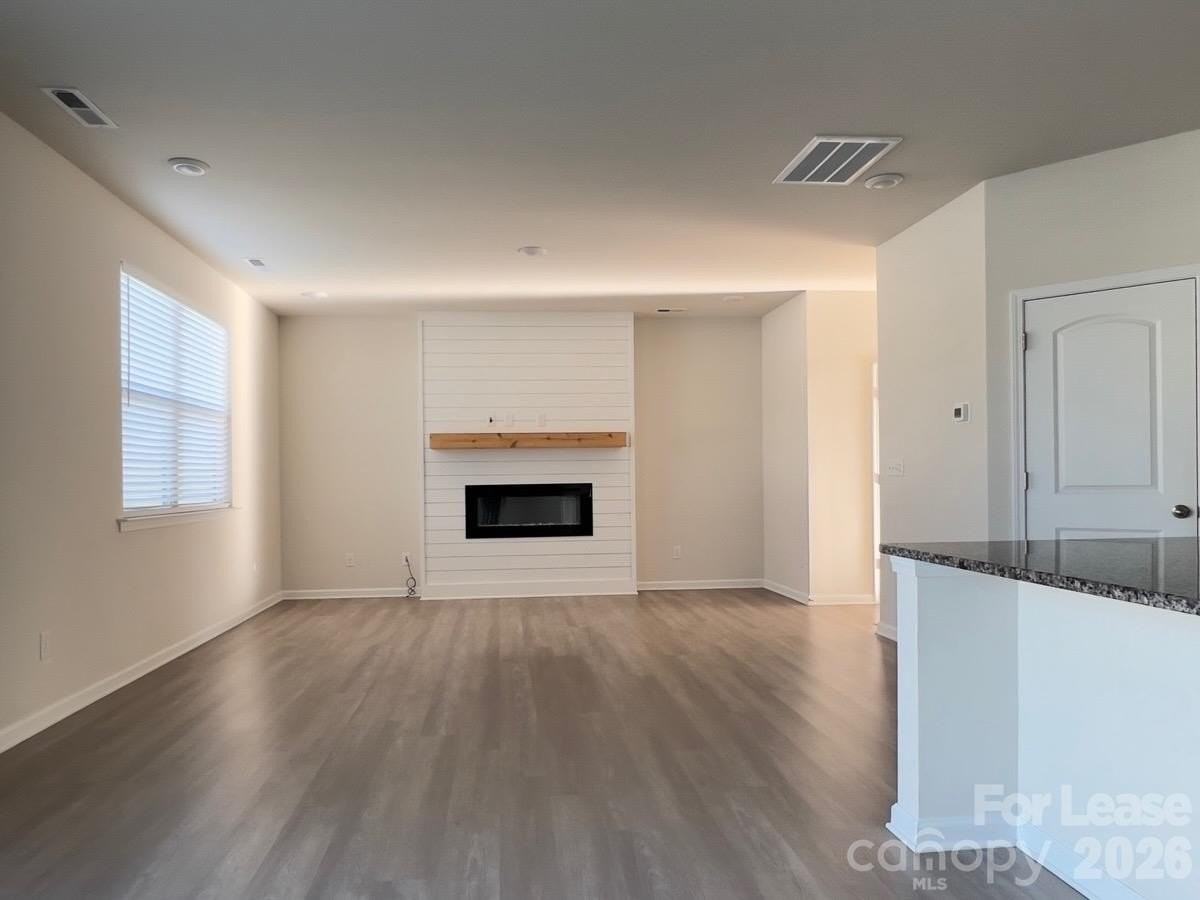 3018 Eastcott Ave - Photo 4 of 10