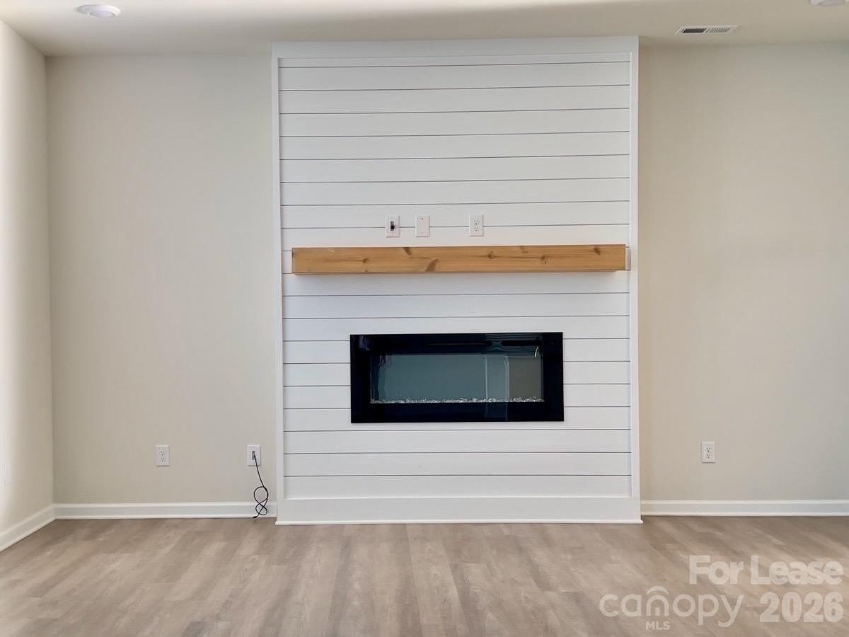 3018 Eastcott Ave - Photo 5 of 10