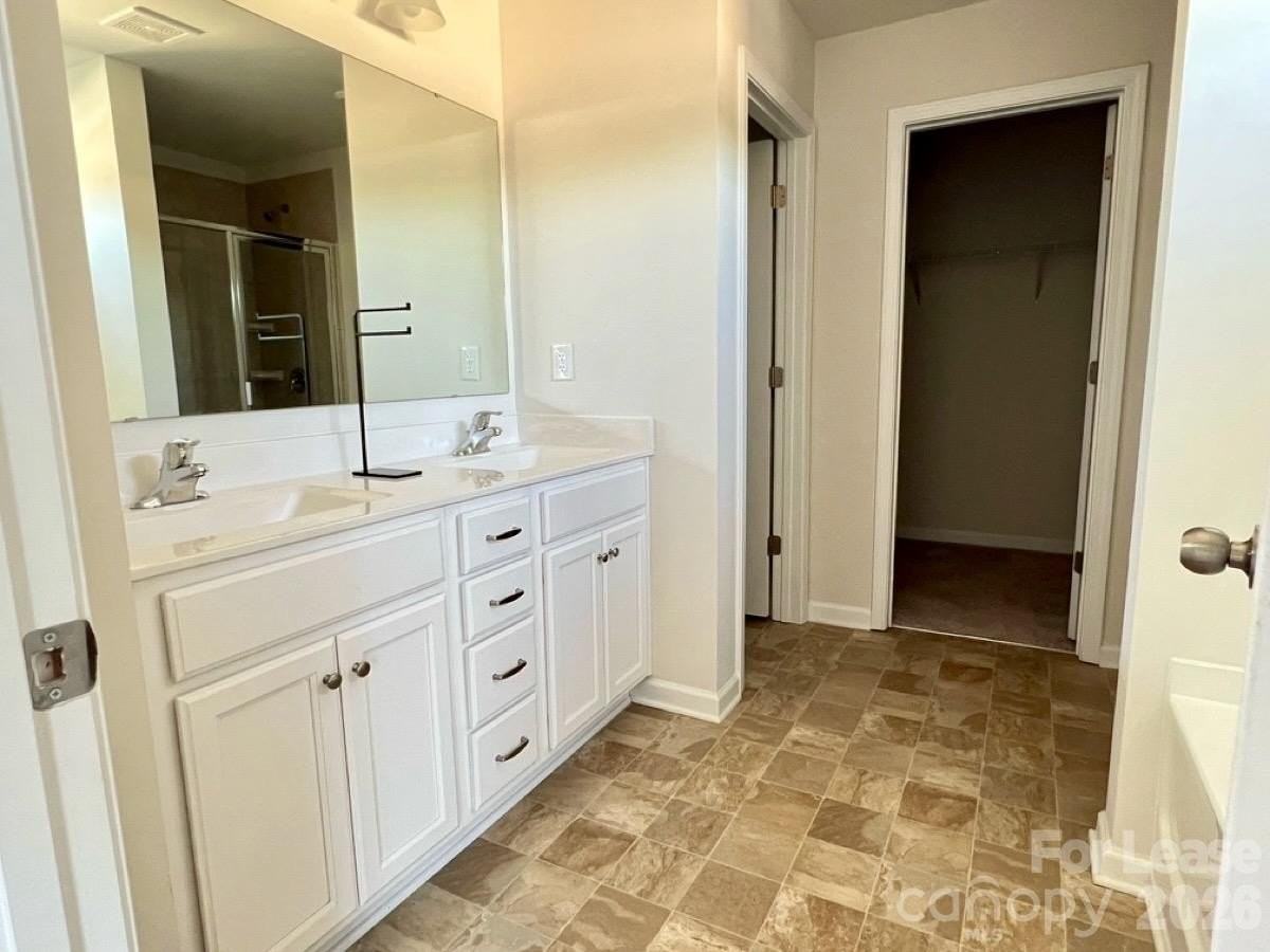 3018 Eastcott Ave - Photo 6 of 10