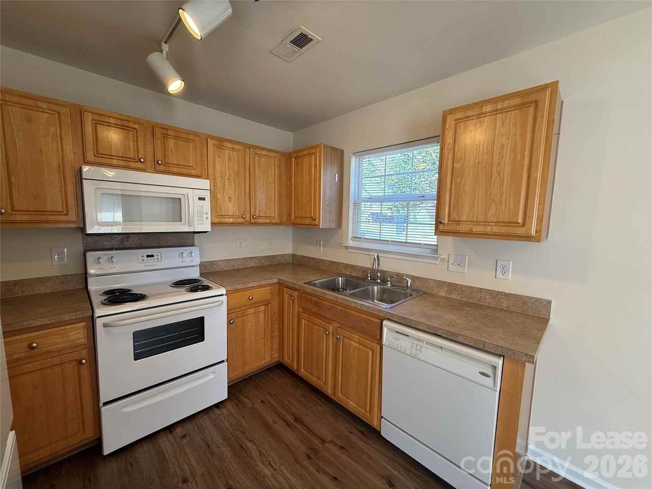7805 Mcgarry Trl - Photo 4 of 17