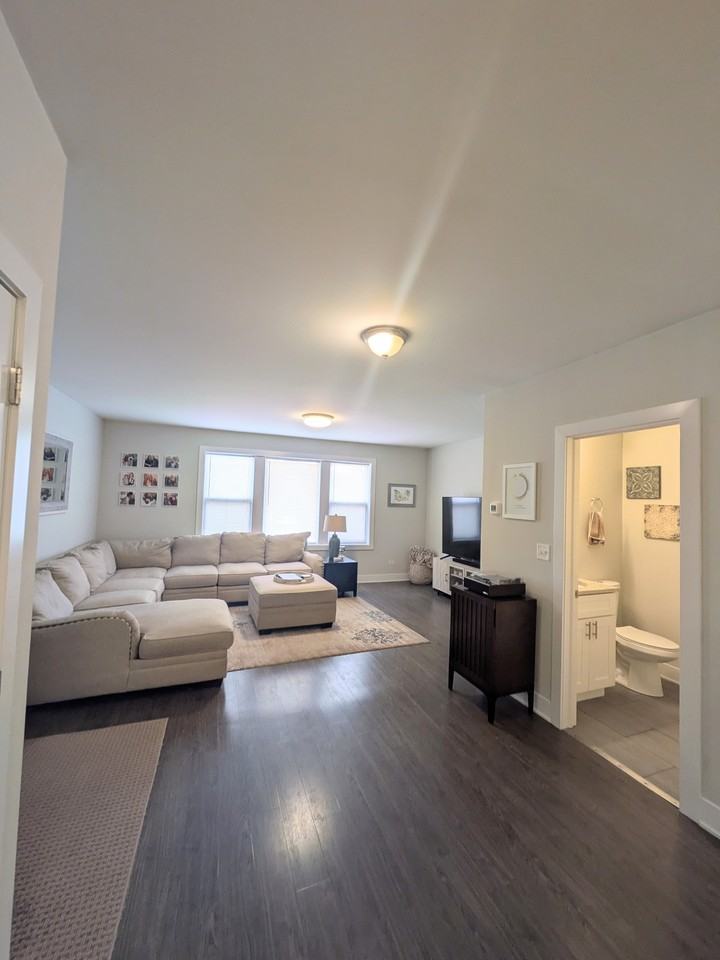 1607 W Foster Ave #1E - Photo 3 of 19
