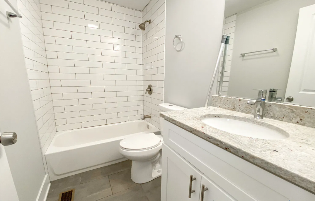 1607 W Foster Ave #1E - Photo 6 of 19