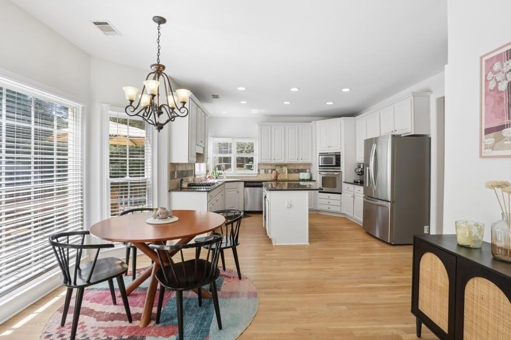 330 Whitley Park Dr - Photo 6 of 32