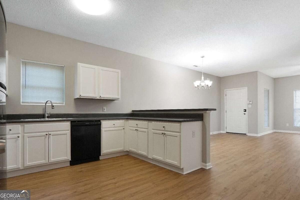 7230 Oakley Ct - Photo 6 of 19
