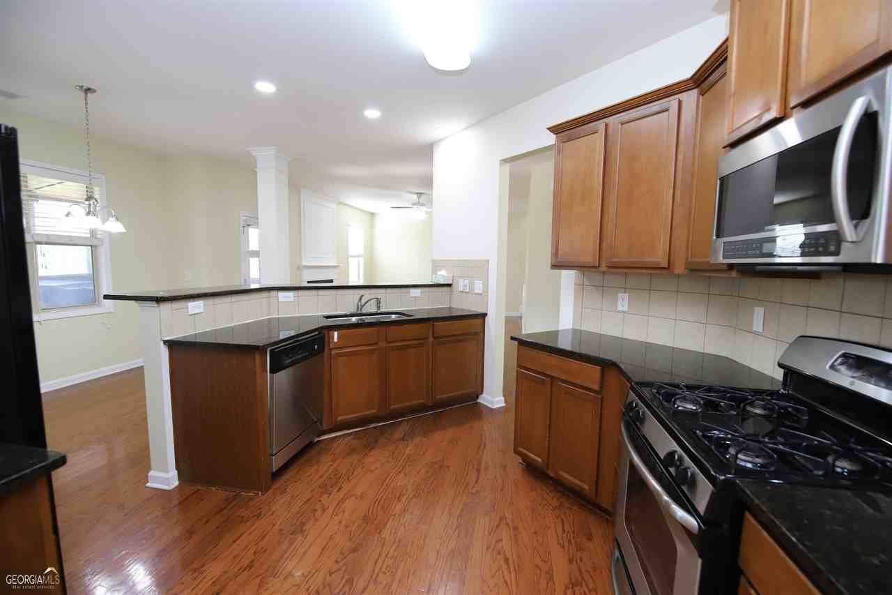 330 Glenhaven Dr - Photo 4 of 19
