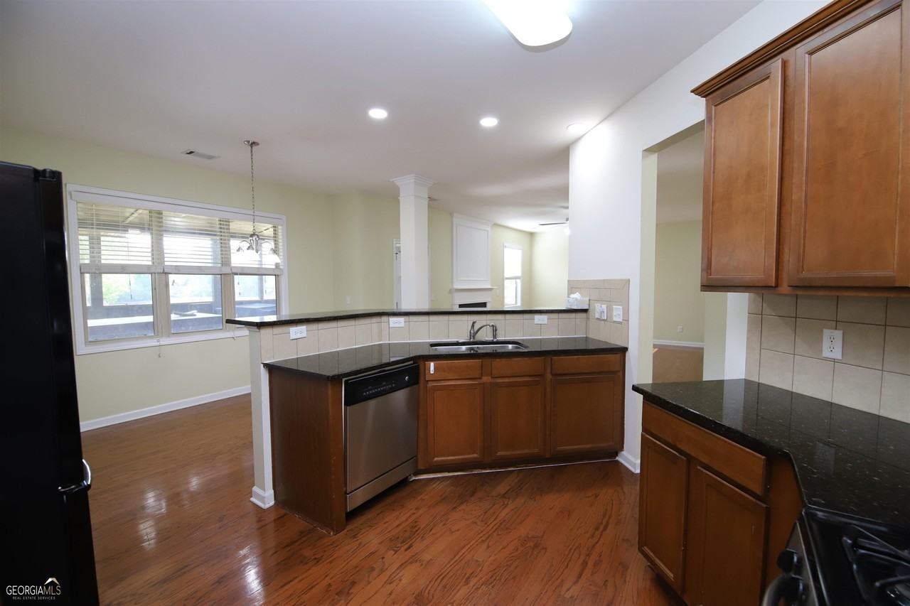 330 Glenhaven Dr - Photo 5 of 19