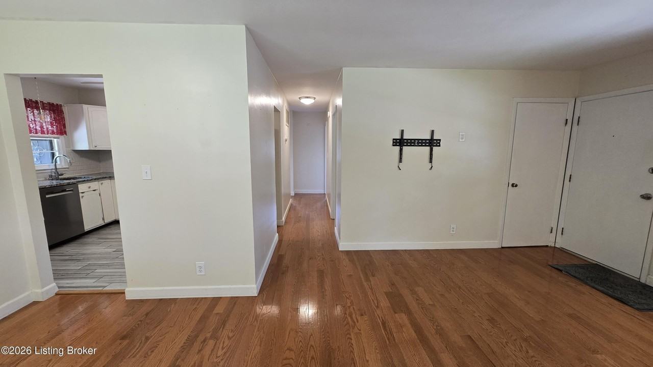 1620 Whippoorwill Rd - Photo 3 of 15