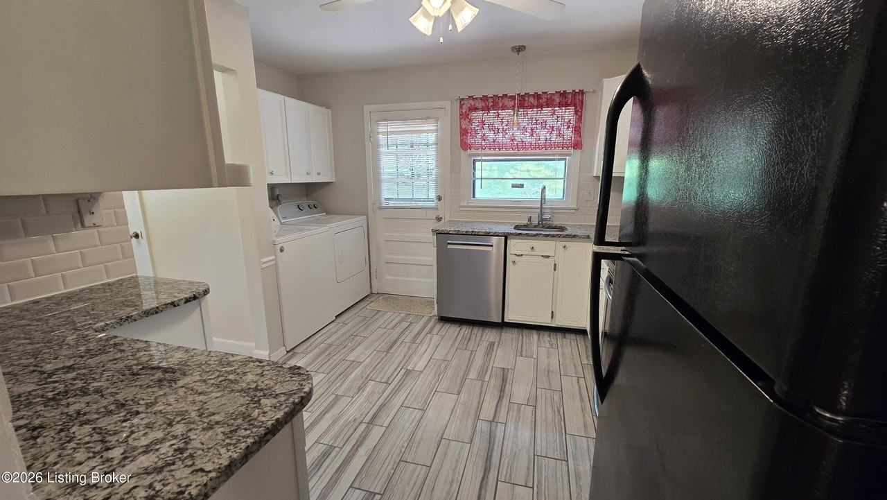 1620 Whippoorwill Rd - Photo 5 of 15