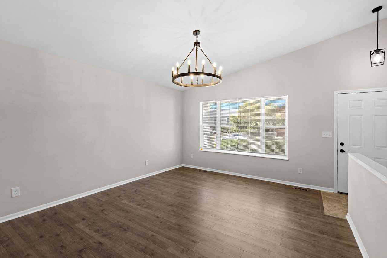 678 Ballantrae Dr #1 - Photo 4 of 22